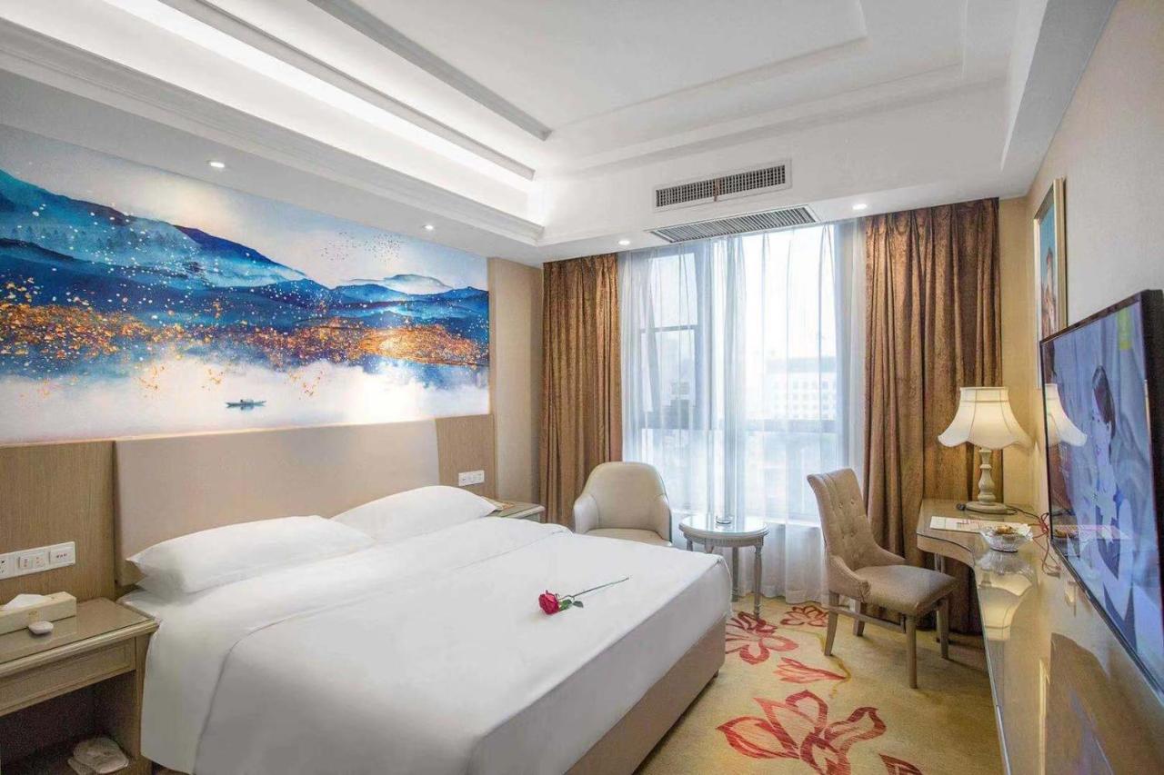 Vienna Hotel Nanyang People Road エクステリア 写真