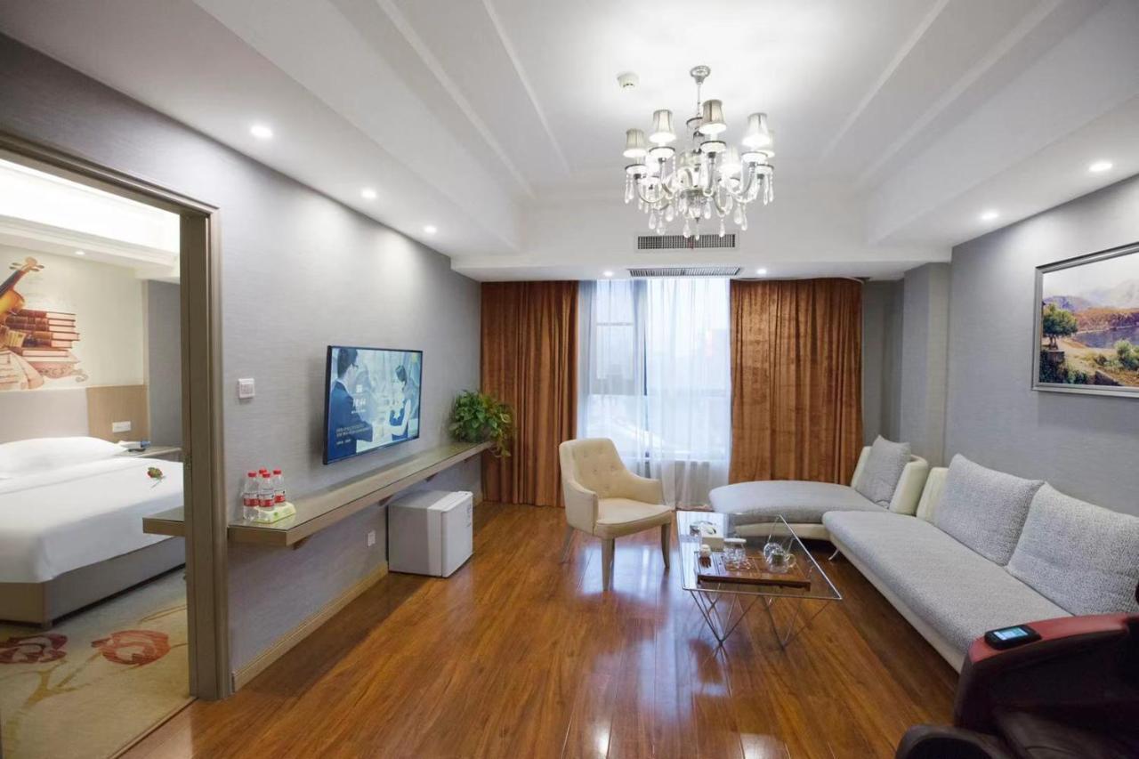 Vienna Hotel Nanyang People Road エクステリア 写真